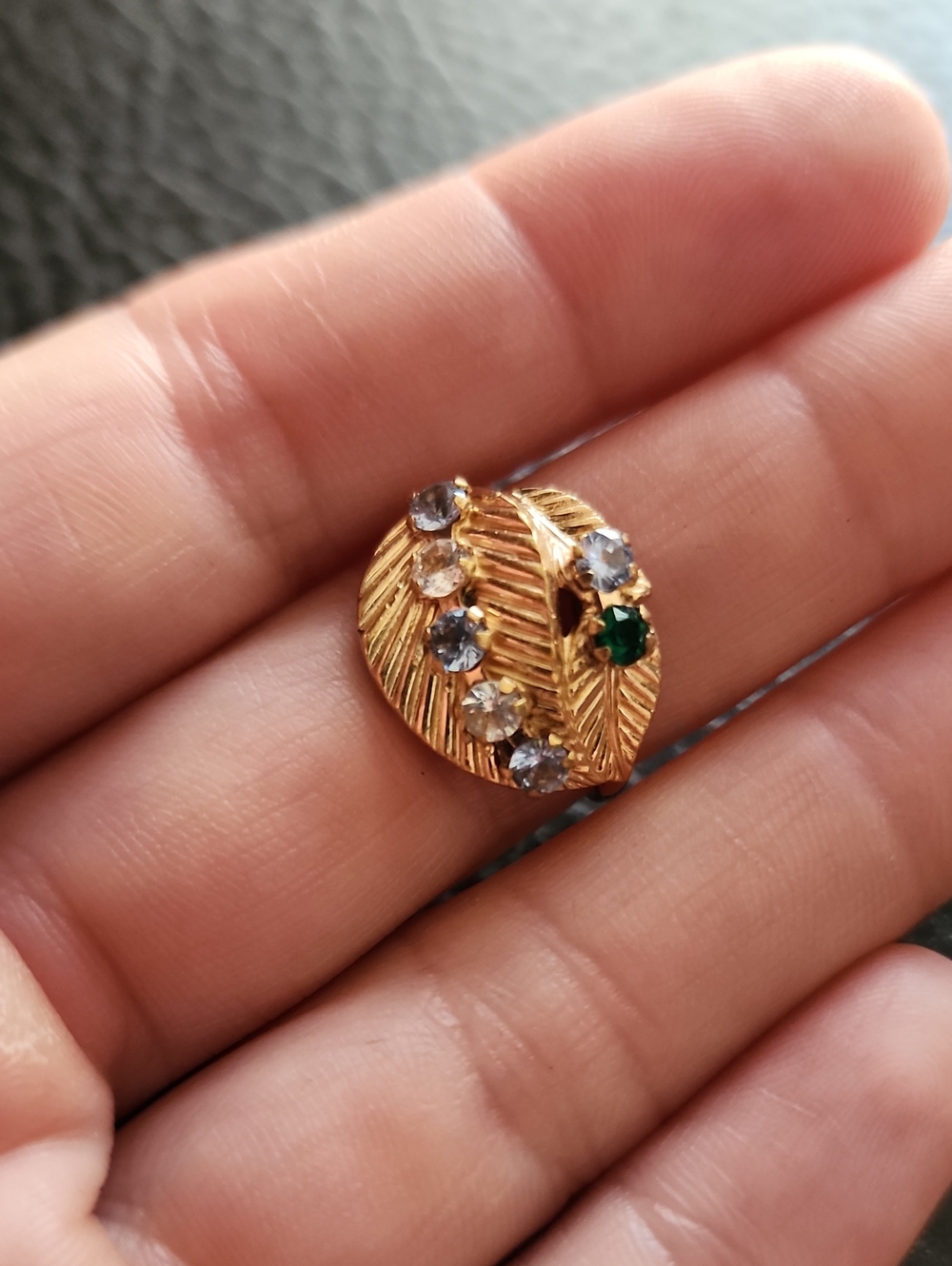 VTG Sarah Coventry Gold Leaf Crystal Adjustable Ring - Green/Blue Accents
